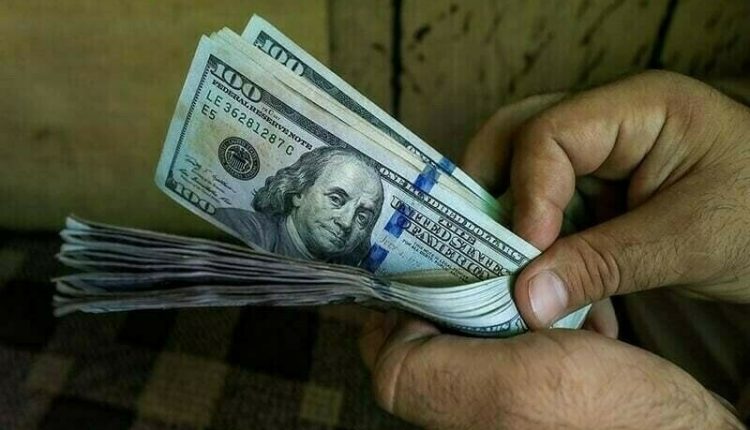 سیاسی عدم استحکام’ ڈالر کے مقابلے میں روپے کی قدر میں کمی کی وجہ ہے، مفتاح اسمٰعیل