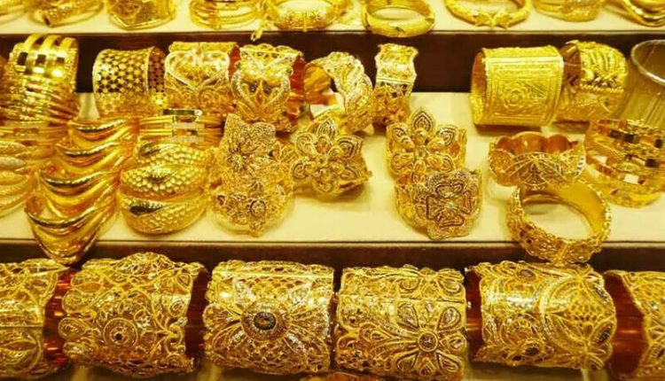 سونے کی فی تولہ قیمت میں 2700 روپے کی مزید کمی
