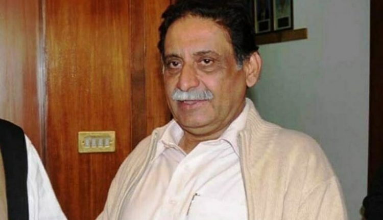 کوئٹہ قائمقام گورنر بلوچستان میر جان محمد جمالی نے کہا ہے کہ معاشی و تجارتی سرگرمیوں کے فروغ سے ہی غربت کا خاتمہ ہو سکتا ہے، موجودہ حکومت معاشی ترقی کیلئے کی گئی ہر اُس کاوش کو قدر کی نگاہ سے دیکھتی ہے جو صوبے کی پائیدار ترقی و خوشحالی کا مقصد حاصل کرنے میں معاون و مددگار ثابت ہو سکتی ہے۔ ان خیالات کا اظہار انہوں نے صوبائی دارالحکومت کوئٹہ میں پاکستان پاورٹی ایلیویشن فنڈز 42 چھوٹے اور درمیانے درجے کے کاروبار کیلئے 27 ملین روپے کی میچنگ گرانٹس تقسیم کرنے کے موقع پر خطاب کرتے ہوئے کیا۔اس موقع پر سابق سینیٹر روشن خورشید بروچہ، صوبائی سیکرٹری پی اینڈ ڈی ڈیپارٹمنٹ عبداللہ خان، پی پی اے ایف کے سربراہ نادرگل بڑیچ، اور جہانزیب سمیت زندگی کے مختلف شعبوں سے تعلق رکھنے والے افراد موجود تھے۔ واضح رہے کہ گراسپ پروجیکٹ سے متعلق منعقدہ تقریب میں چھوٹے اور درمیانے درجے کے کاروبار کیلئے 27 ملین روپے کی میچنگ گرانٹس کوئٹہ، پشین، نوشکی، خاران، خضدار، لسبیلہ، پنجگور، کیچ، ژوب اور موسیٰ خیل سے تعلق رکھنے والے چھوٹے اور درمیانے درجے کے کاروباری مالکان میں گرانٹس برائے پائیدار دیہی ترقی کے پروگرام گراسپ کے تحت جاری کی گئیں۔شرکاء سے خطاب کرتے ہوئے قائمقام گورنر بلوچستان میر جان محمد جمالی نے تمام متعلقہ اداروں پر زور دیا کہ وہ معاشی اور تجارتی سرگرمیوں میں عام آدمی کی شرکت اور شمولیت کو یقینی بنانے کیلئے بھرپور اقدامات اٹھائیں۔انہوں نے کہا کہ یورپی یونین کے مالی تعاون سے گراسپ منصوبہ پر عمل درآمد انٹرنیشنل ٹریڈ سینٹر، پی پی اے ایف اور فوڈ اینڈ ایگریکلچرل کے اشتراک سے کر رہا ہے، جس کے مختلف اضلاع میں دورس نتائج برآمد ہوں گے،اس ضمن میں صوبائی حکومت بھی عوام کے معیار زندگی بلند کرنے کیلئے کوشاں ہے۔ قائمقام گورنر بلوچستان نے کہا کہ گراسپ کے تحت پانچ سے پچیس لاکھ روپے پاکستان کی75سالگرہ کے موقع پر فراہم کرنا خوش آئند اقدام ہے۔ انہوں نے کہا کہ گراسپ منصوبہ سے صوبے میں زراعت اور لائیو سٹاک کے شعبوں پر مثبت اثرات مرتب ہوں گے،چھوٹے درجے کے کاروباری حضرات کی شرکت زراعت کے فروغ اور معاشی ترقی میں معاون ثابت ہوگی ،اس حوالے سے متعلقہ اداروں کی کاوشیں لائقِ تحسین ہیں۔قبل ازیں قائمقام گورنر بلوچستان نے لگائے گئے اسٹالز کا معائنہ کیا اور تقریب کے آخر میں مختلف اضلاع کے کاروباری حضرات میں میچنگ گرانٹس تقسیم کئے گئے۔
