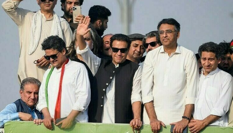 عمران خان کو عبوری ضمانت ميں پھر توسيع مل گئی