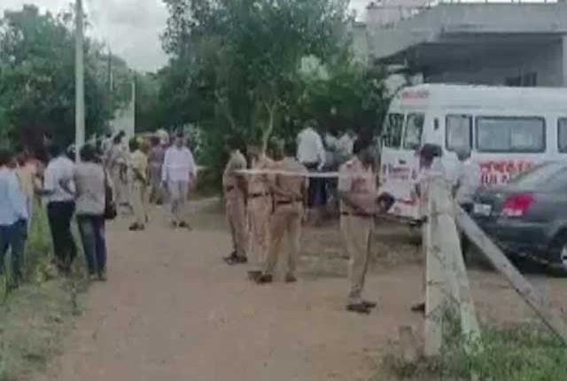 بھارت؛ باپ نے ناجائز تعلق پکڑے جانے پر بیٹے کو قتل کر دیا