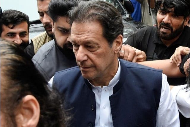 الیکشن کمیشن کے باہر احتجاج؛عمران خان کی حاضری استثنا کی درخواست منظور