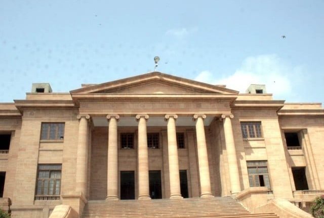 کراچی میں غیر قانونی تعمیرات کے کیسز کی بھرمار ہوچکی، سندھ ہائیکورٹ