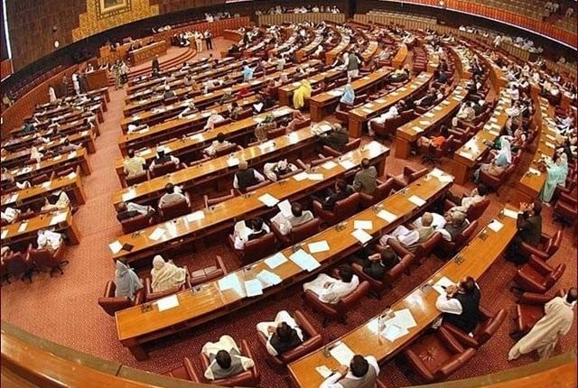 پارلیمنٹ کے مشترکہ اجلاس میں مظلوم کشمیری عوام سے اظہار یکجہتی کی قرارداد منظور پارلیمنٹ کے مشترکہ اجلاس میں مظلوم کشمیری عوام سے اظہار یکجہتی کی قرارداد منظور