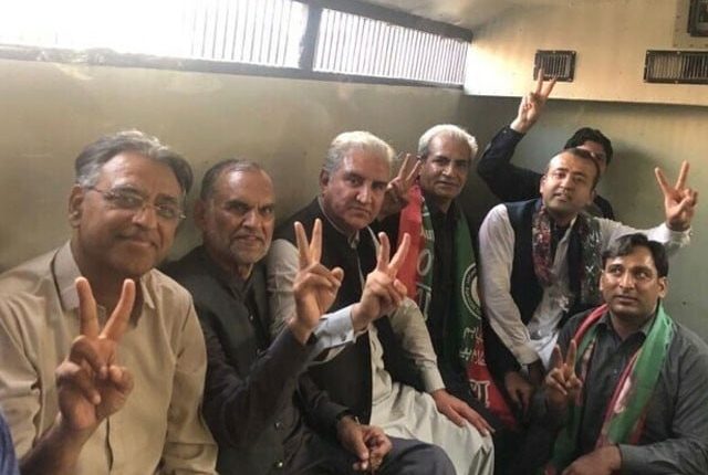 جیل بھرو تحریک؛ گوجرانوالہ میں پی ٹی آئی رہنماؤں سمیت 70 کارکنوں نے گرفتاریاں دے دی
